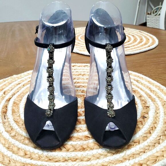 Stuart Weitzman T Strap Womans Crystal Embellished black heels, SIZE 8 - Picture 2 of 12
